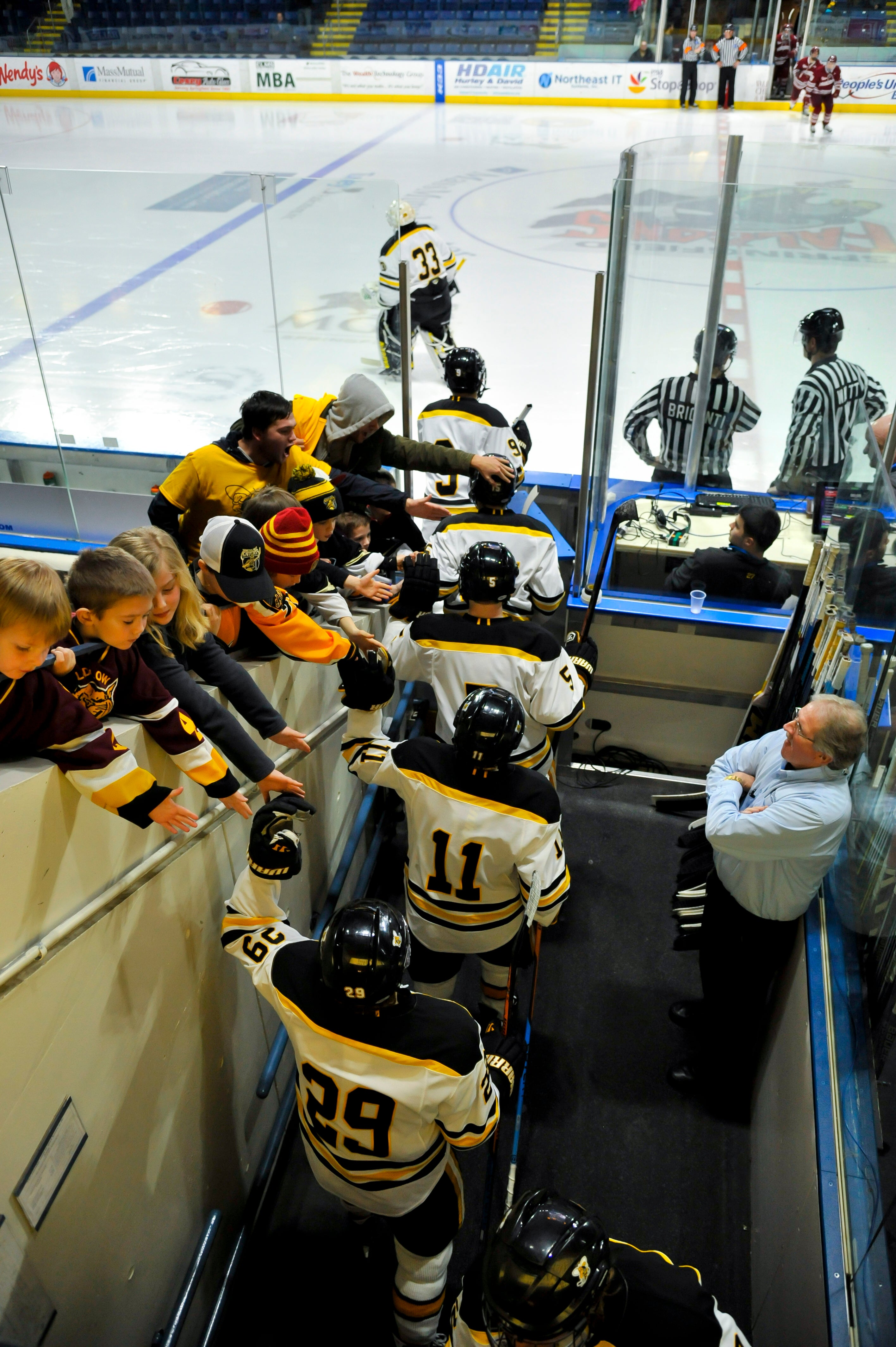 aic-men-s-hockey-massmutual-center